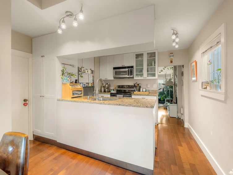 612 E 4th Street, North Vancouver, BC, V7L 1J8 - 9