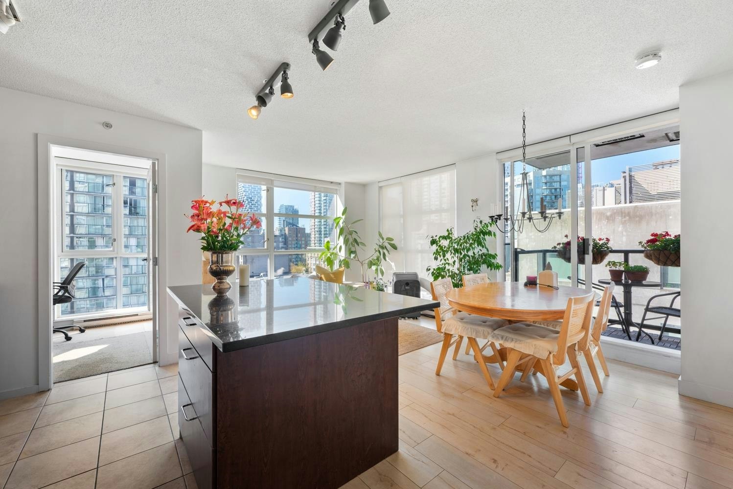 808-1199 Seymour Street, Vancouver, BC, V6L 2G5