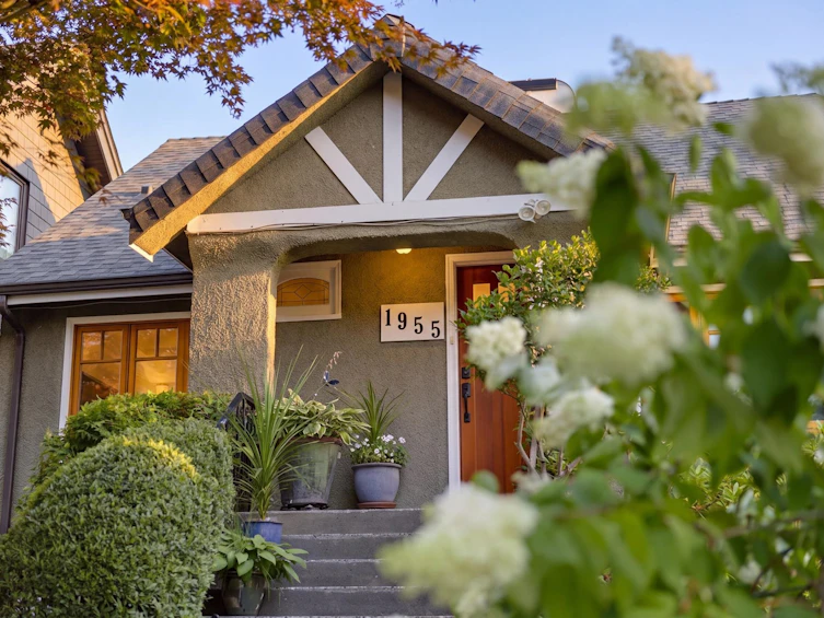 1955 E 8th Avenue, Vancouver, BC, V5N 1T9