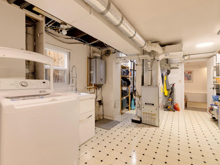 1955 E 8th Avenue, Vancouver, BC, V5N 1T9 - 26