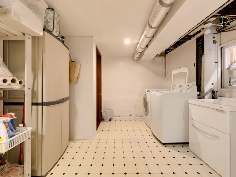 1955 E 8th Avenue, Vancouver, BC, V5N 1T9 - 25