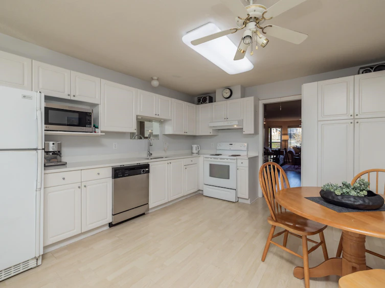 1038 Walls Avenue, Coquitlam, BC, V3K 2T7 - 9