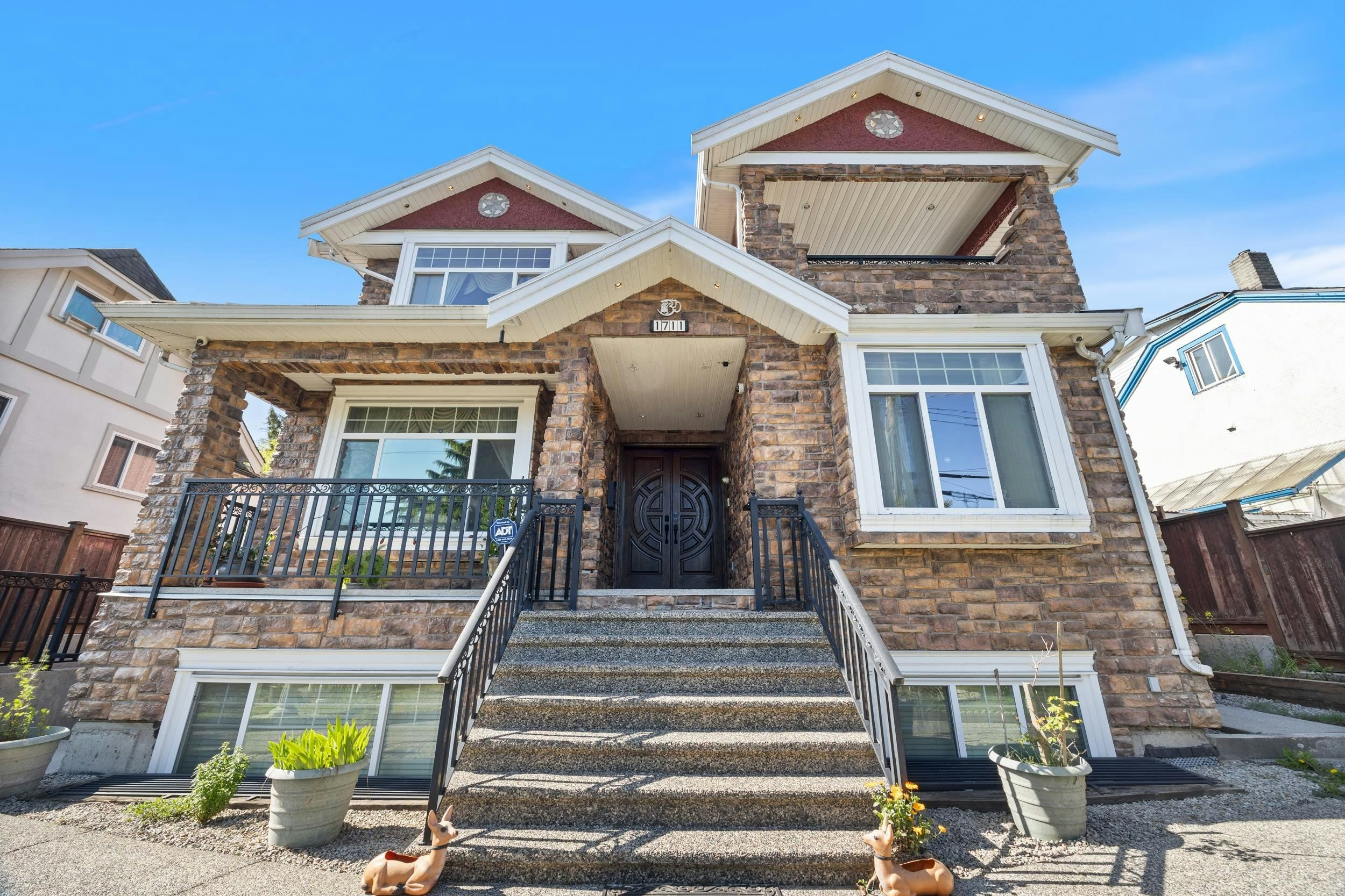 1711 Sixth Avenue, New Westminster, BC, V3M 2C8