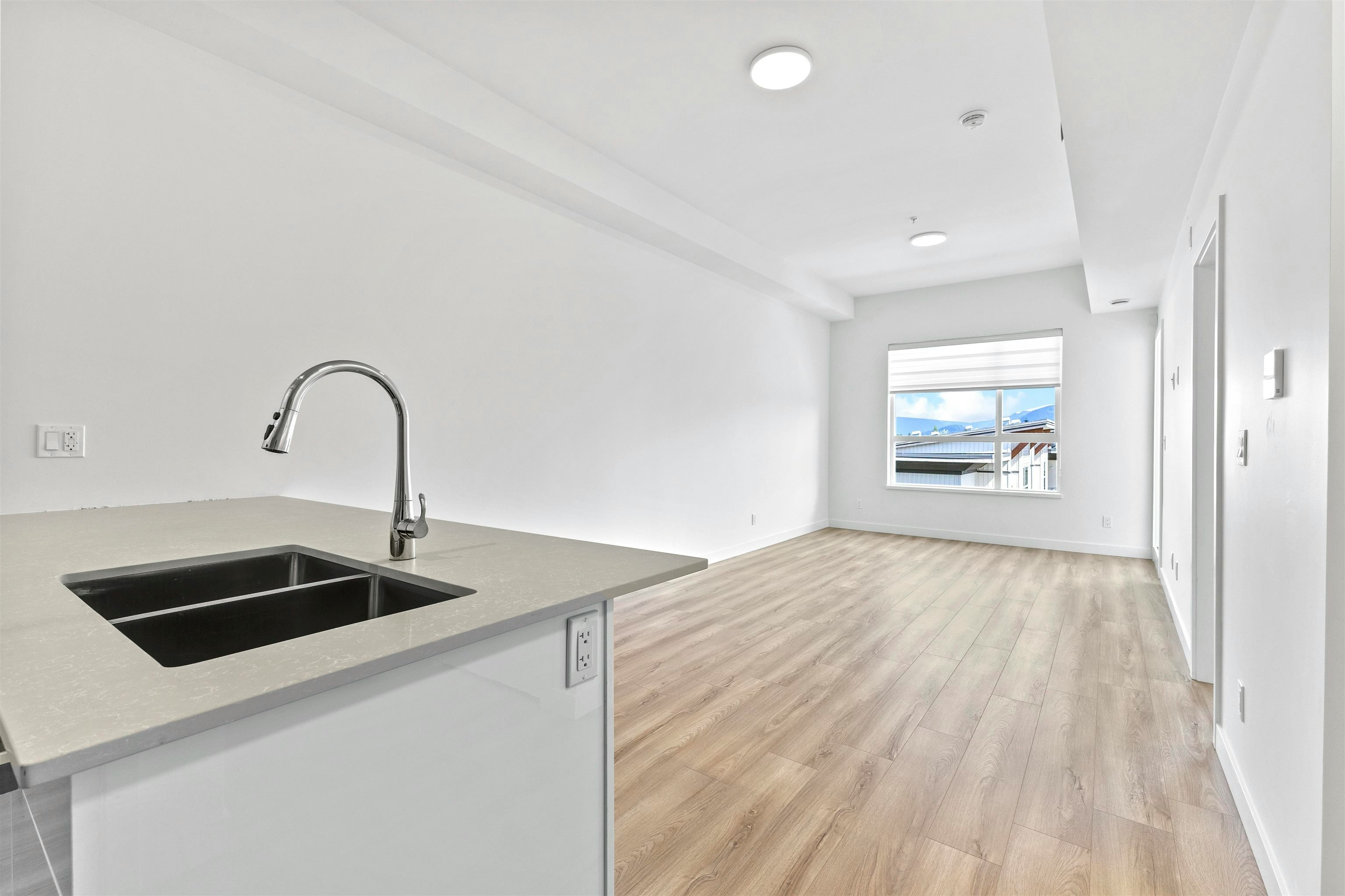 510-11913 Burnett Street - 3