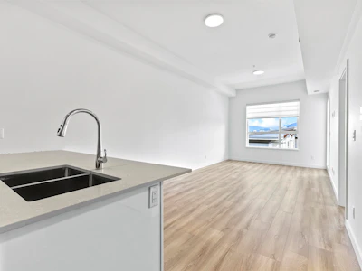 510-11913 Burnett Street - 3