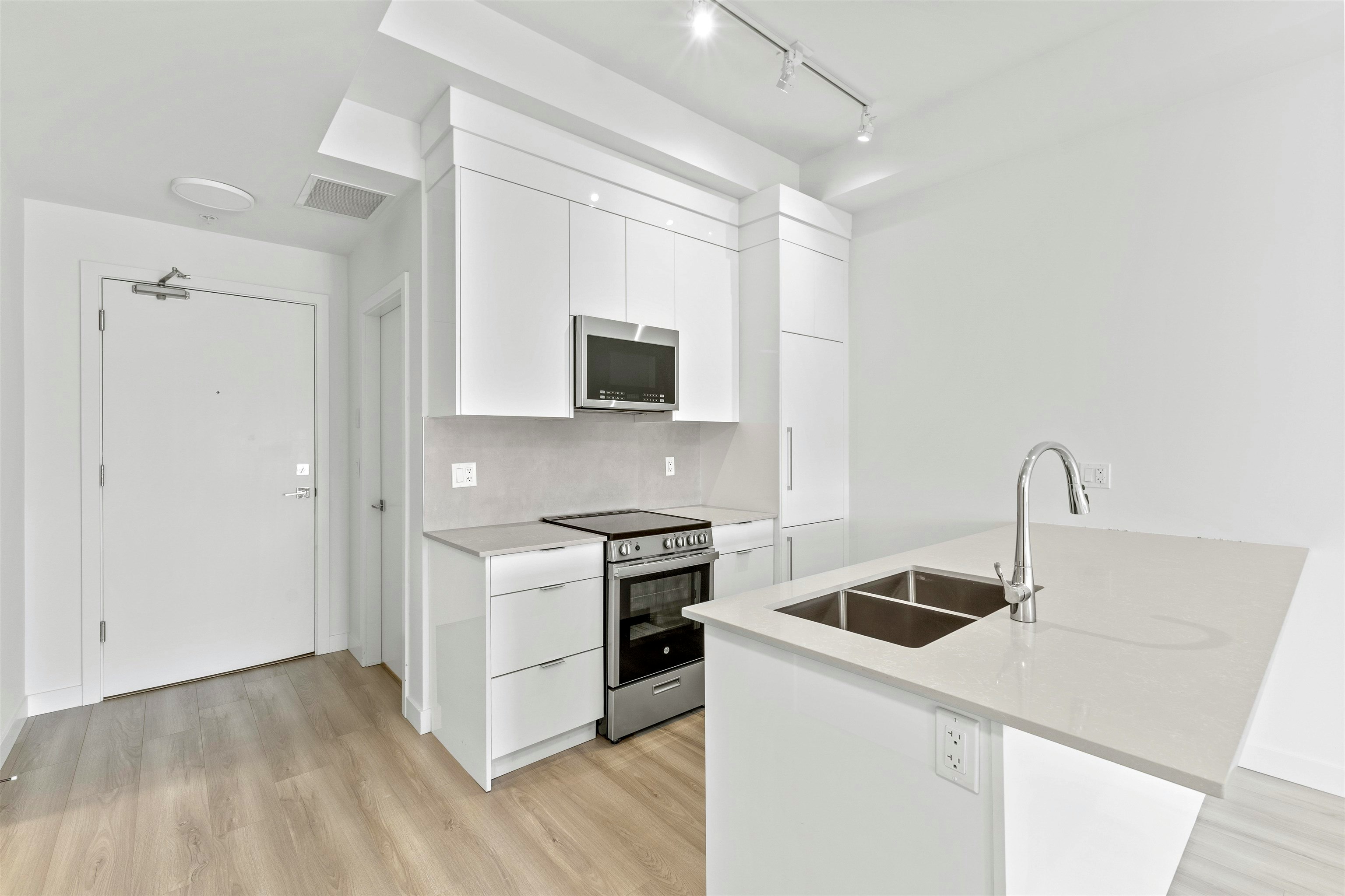 510-11913 Burnett Street - 4