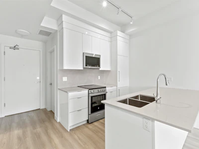 510-11913 Burnett Street - 4