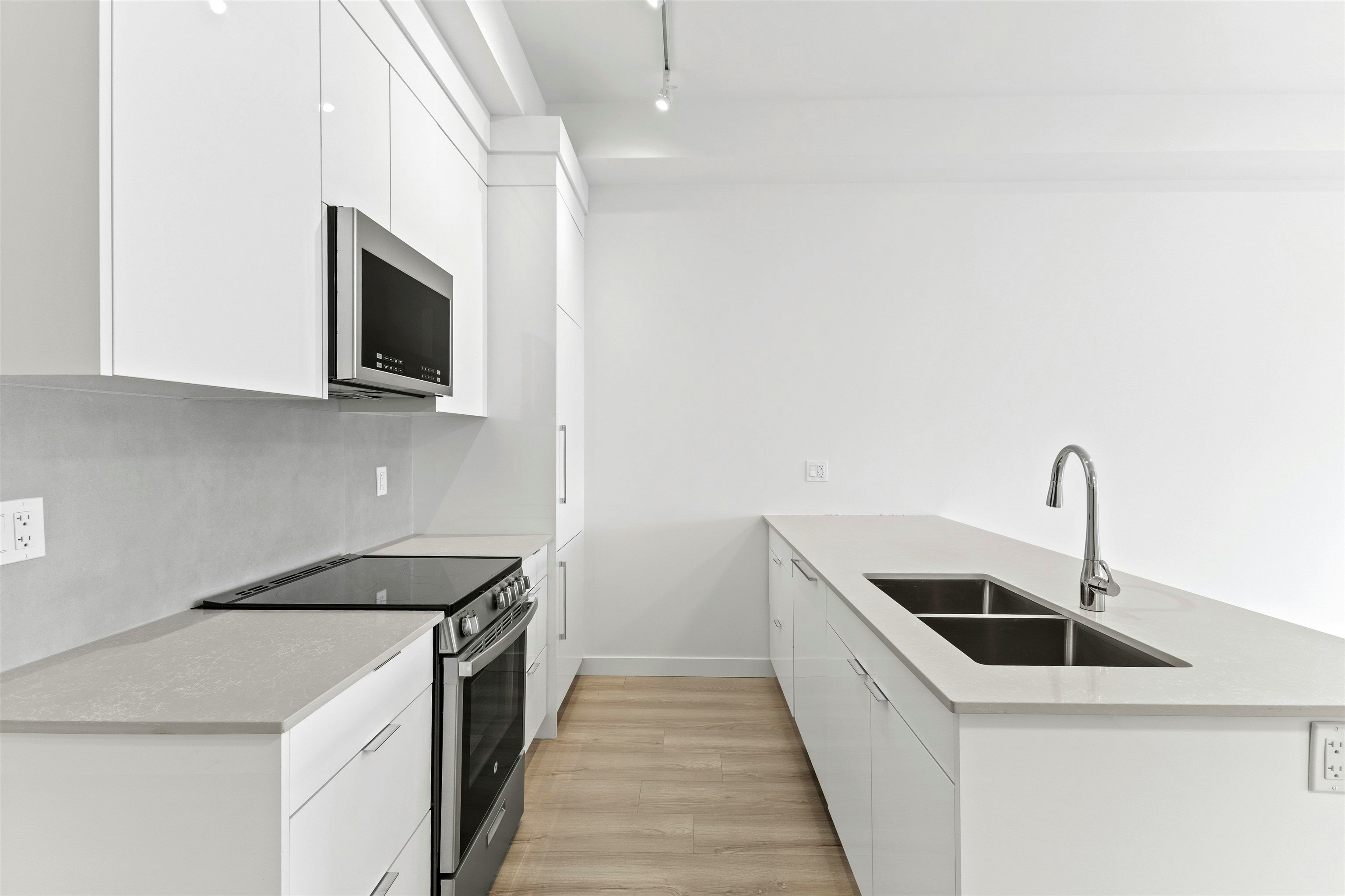 510-11913 Burnett Street - 5