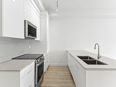 510-11913 Burnett Street - 5