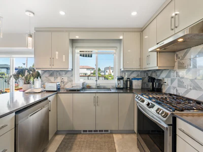 15271 95 Avenue - 3