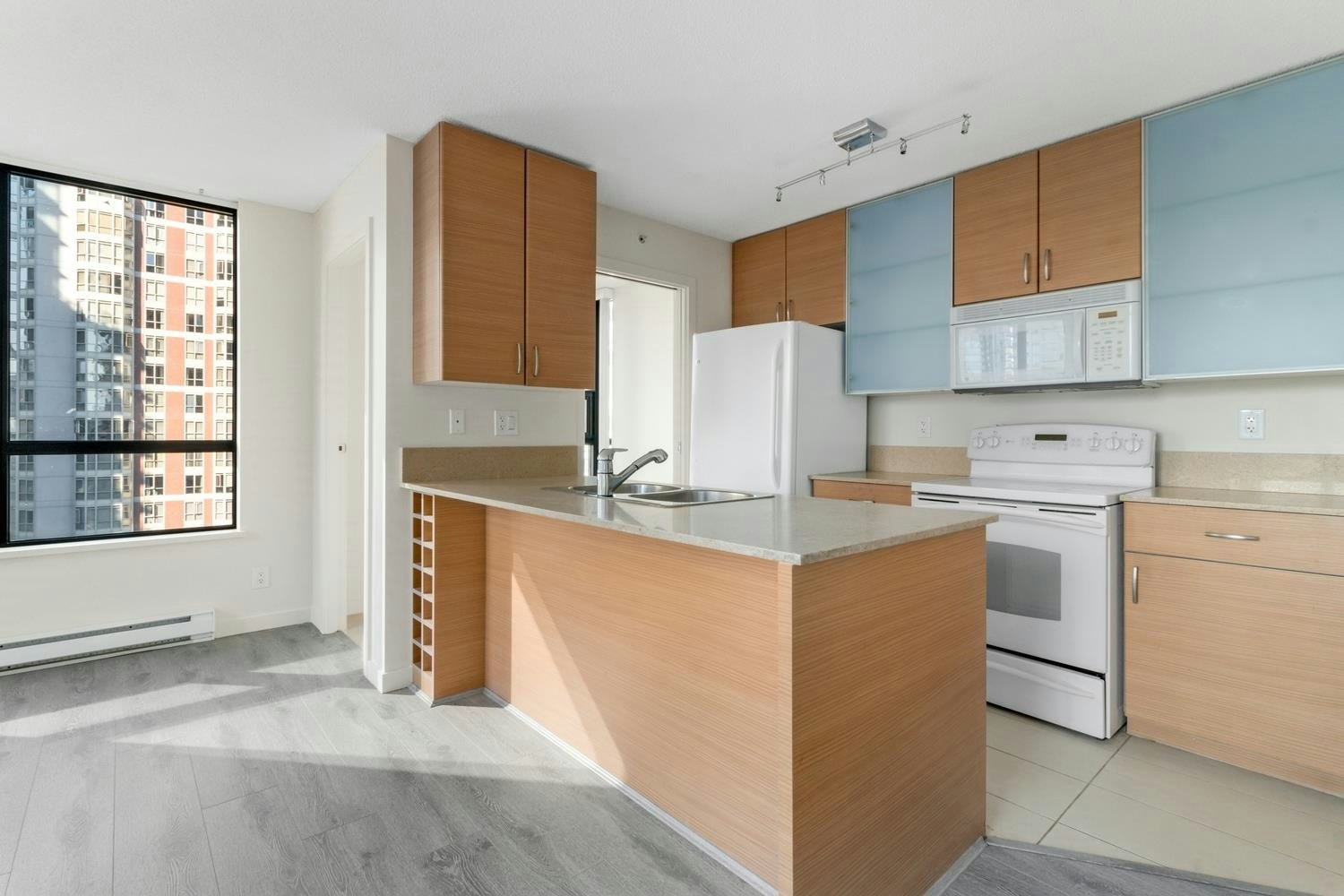 1409-909 Mainland Street, Vancouver, BC, V6B 1S3