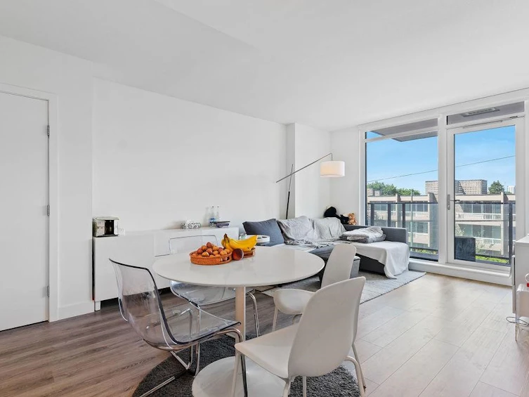 205-8188 Fraser Street, Vancouver, BC, V5X 0J8 - 8