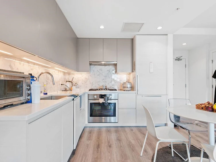 205-8188 Fraser Street, Vancouver, BC, V5X 0J8 - 6