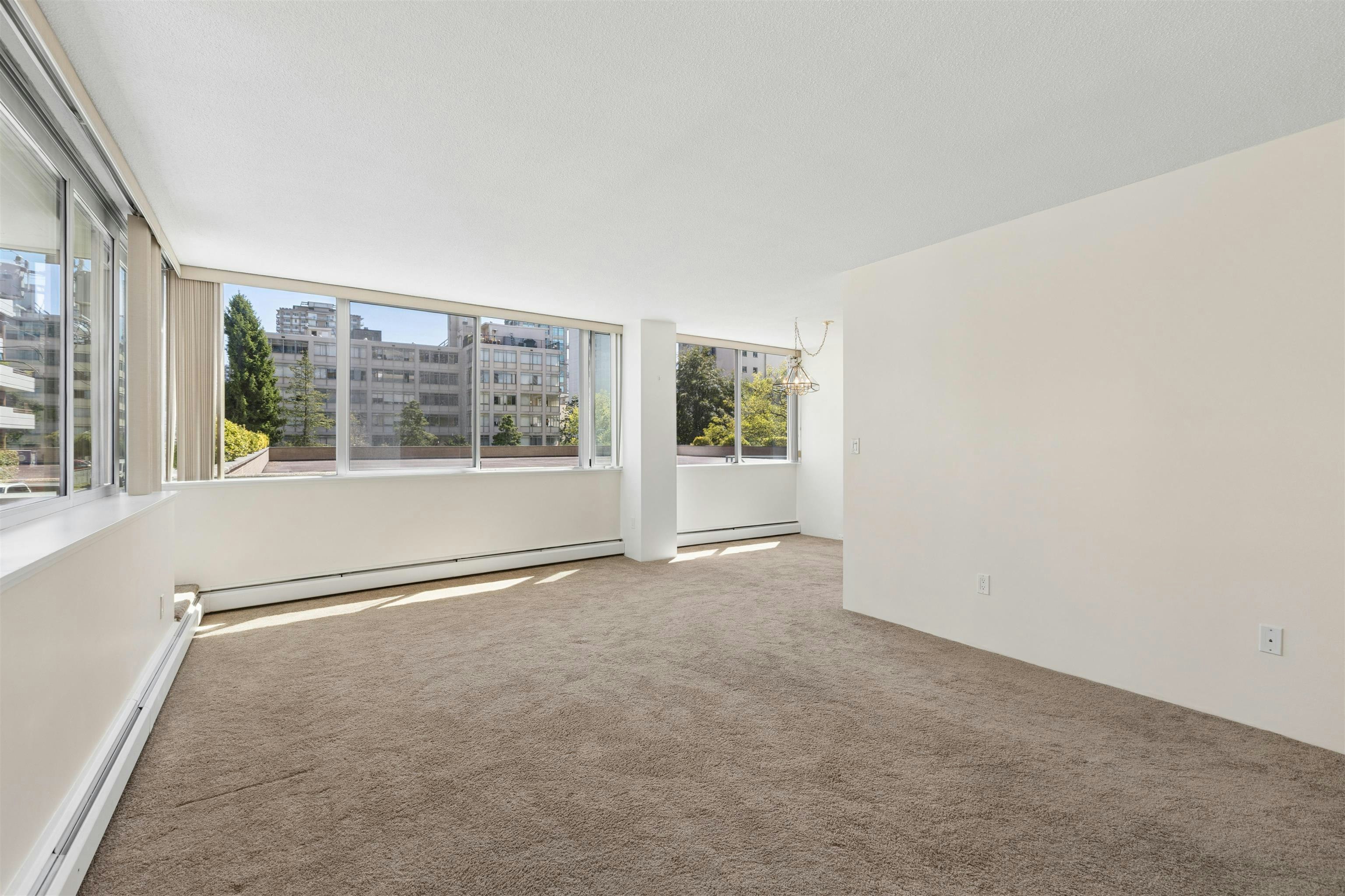 306-2055 Pendrell Street - 5