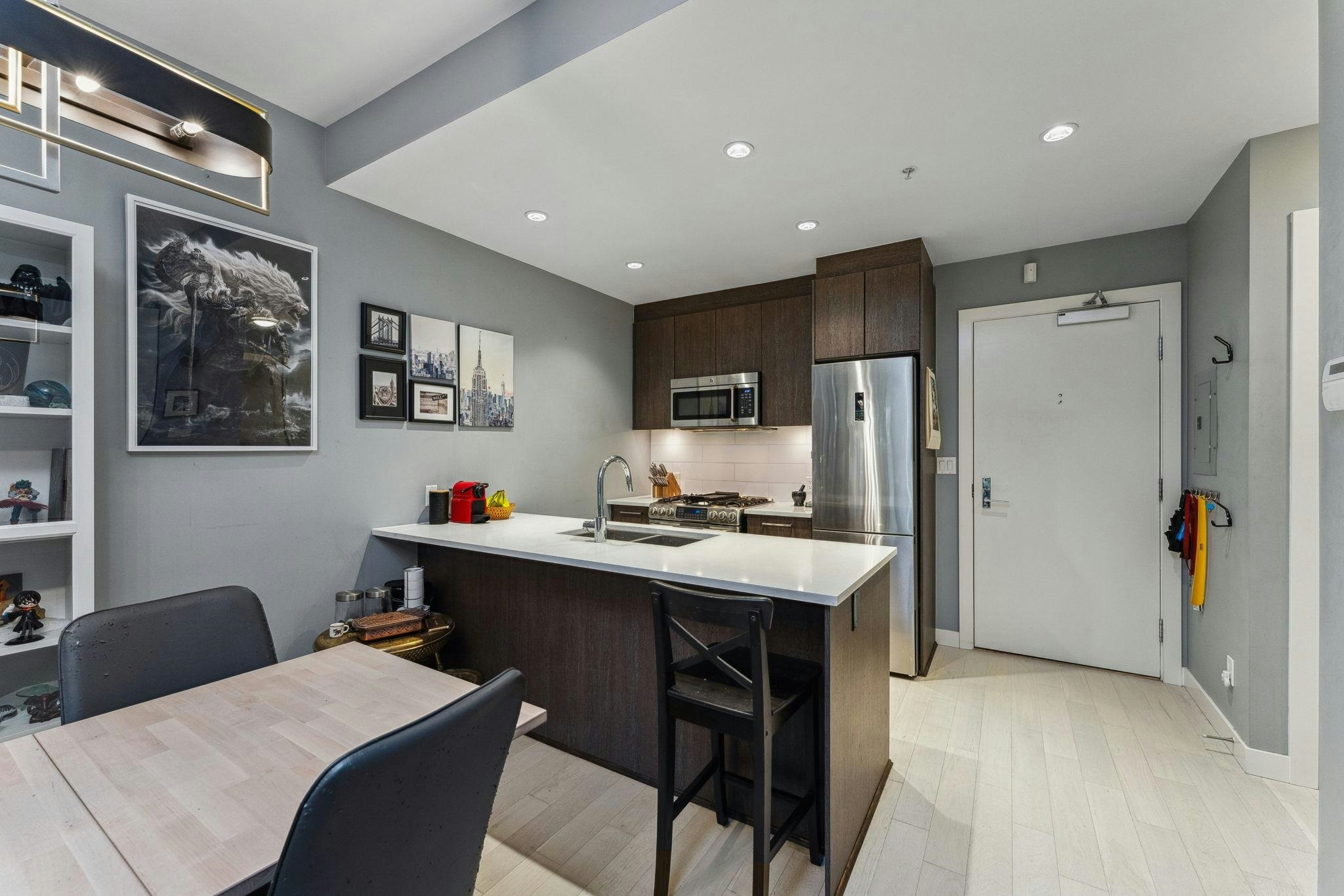 002-9060 University Crescent - 5