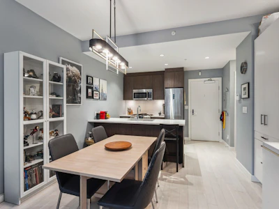 002-9060 University Crescent - 4