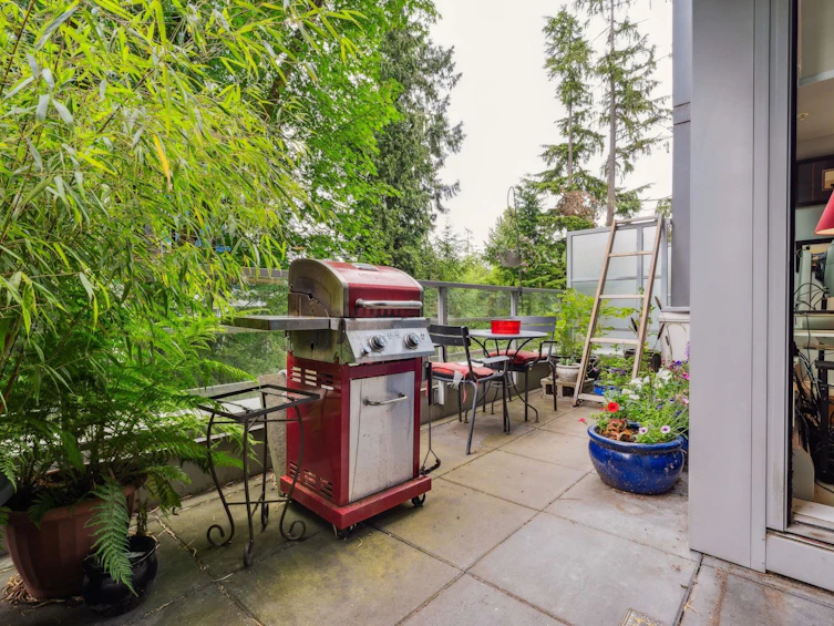 002-9060 University Crescent, Burnaby, BC, V5A 0E1 - 13