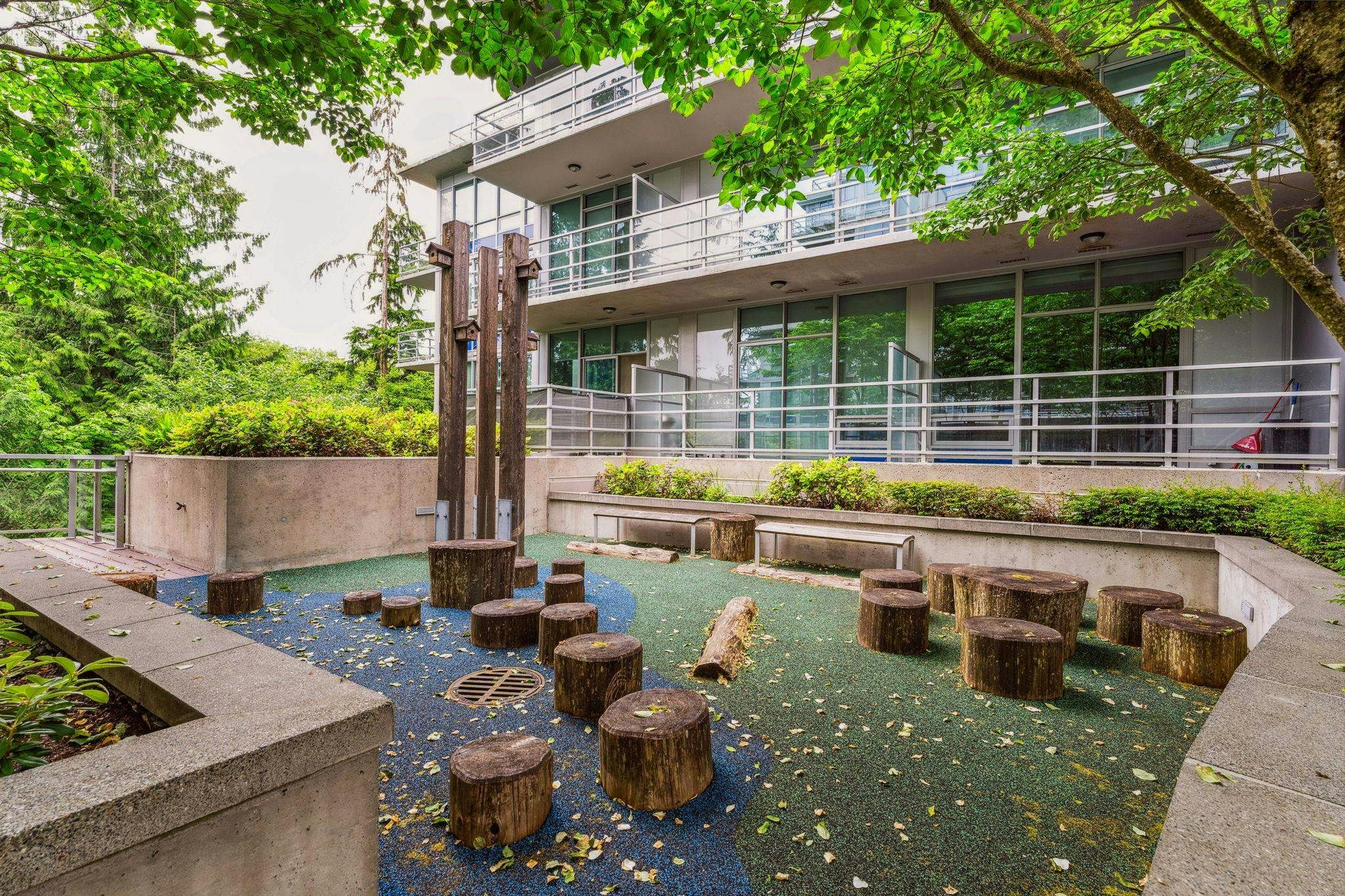 002-9060 University Crescent, Burnaby, BC, V5A 0E1 - 16