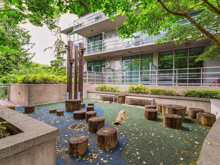002-9060 University Crescent, Burnaby, BC, V5A 0E1 - 16