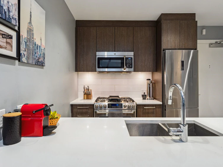 002-9060 University Crescent, Burnaby, BC, V5A 0E1 - 6
