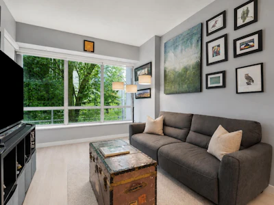 002-9060 University Crescent - 3
