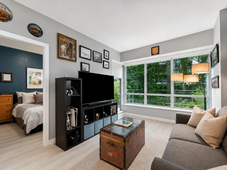 002-9060 University Crescent, Burnaby, BC, V5A 0E1