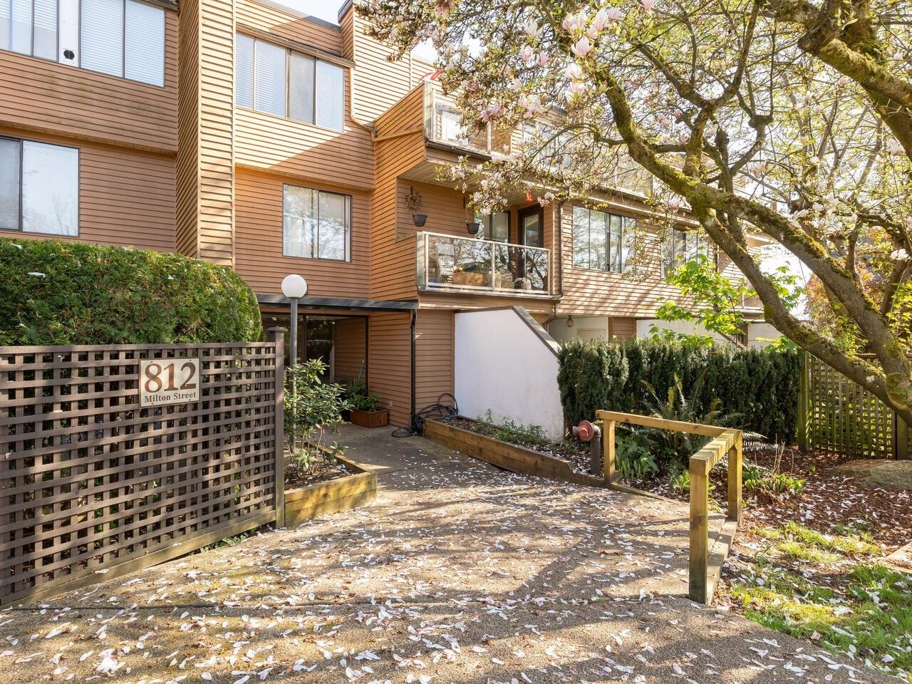 114-812 Milton Street, New Westminster, BC, V3M 1N2