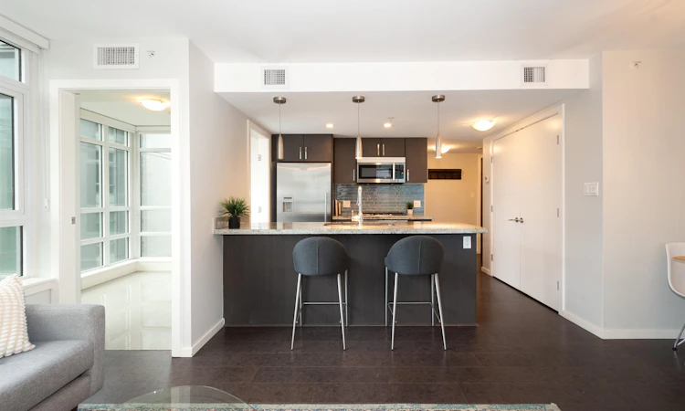 607-89 W 2nd Avenue