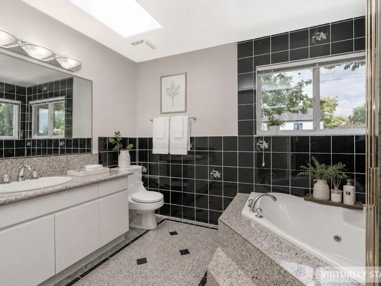 2304 Garden Drive, Vancouver, BC, V5N 4X3 - 23
