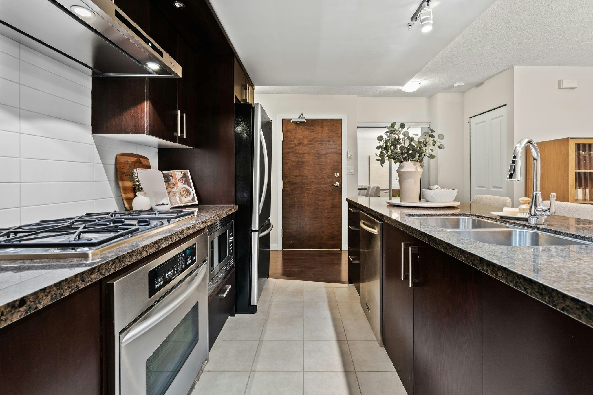 1648 W 7th Avenue, Vancouver, BC, V6J 1S5 - 12