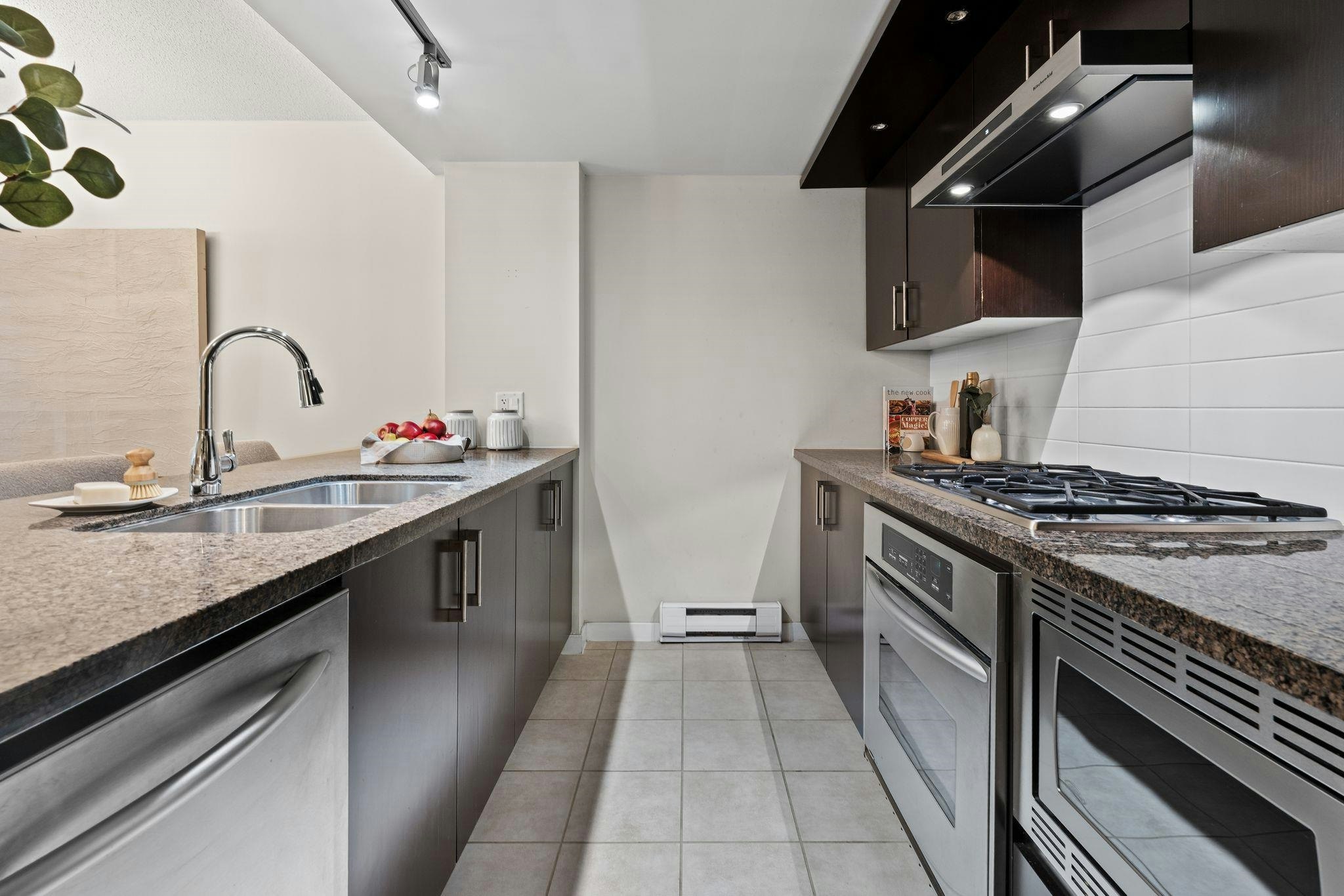 1648 W 7th Avenue, Vancouver, BC, V6J 1S5 - 11
