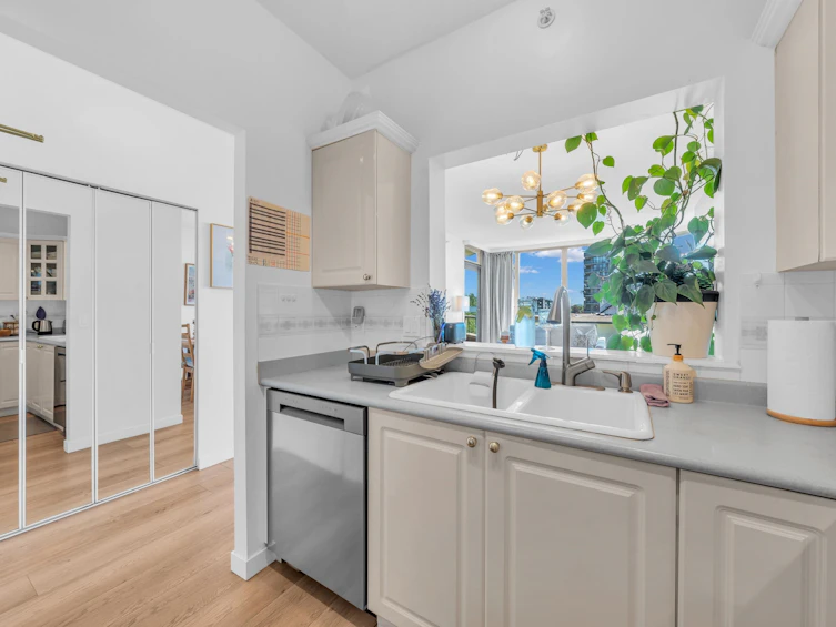 802-160 W Keith Road, North Vancouver, BC, V7M 3M2 - 6