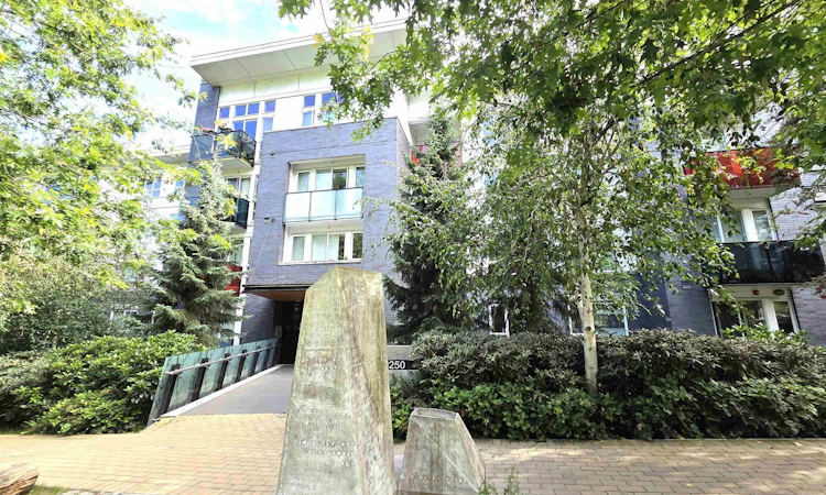 111-9250 University High Street