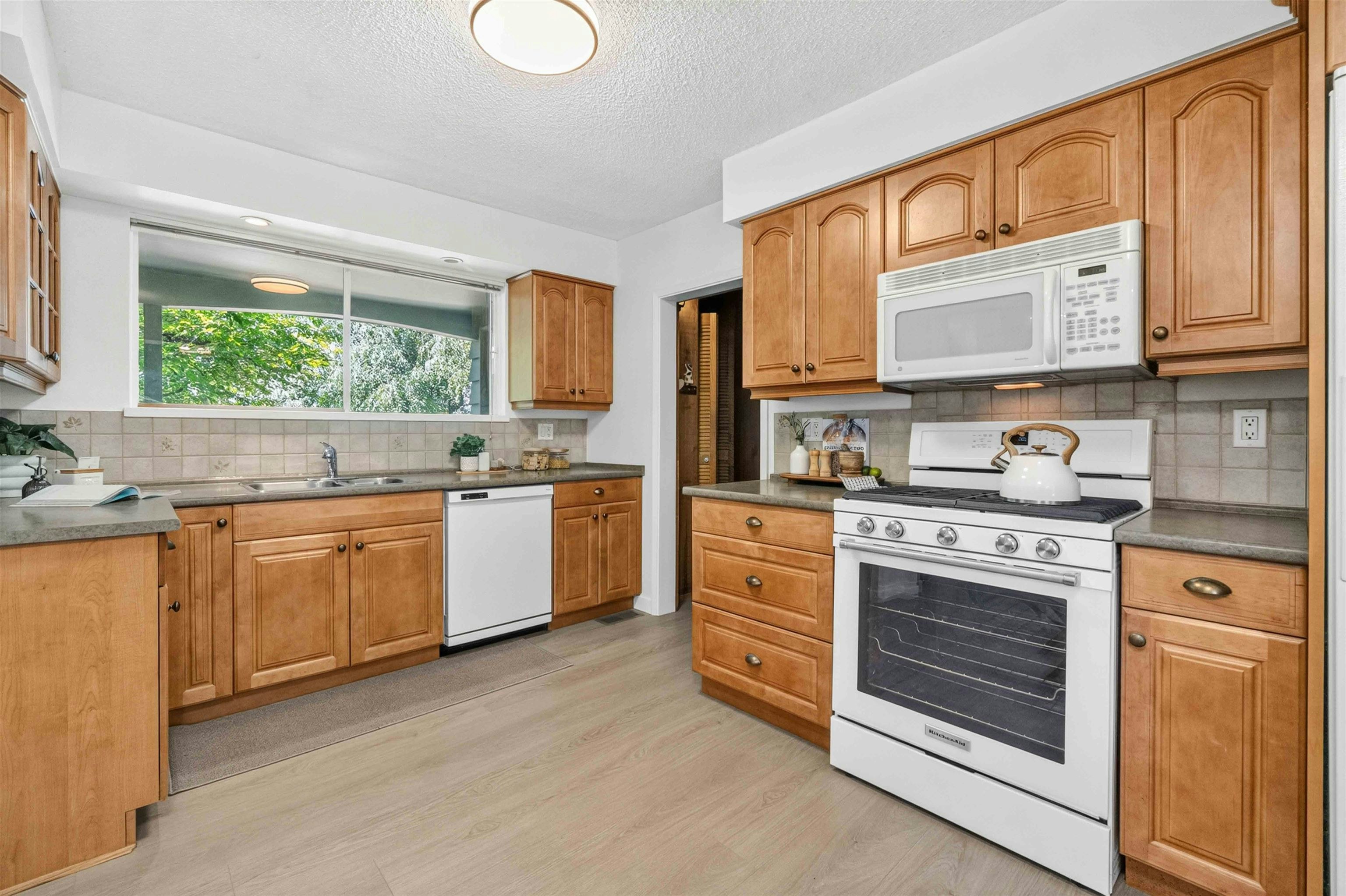 1168 Charland Avenue, Coquitlam, BC, V3K 3L1 - 13