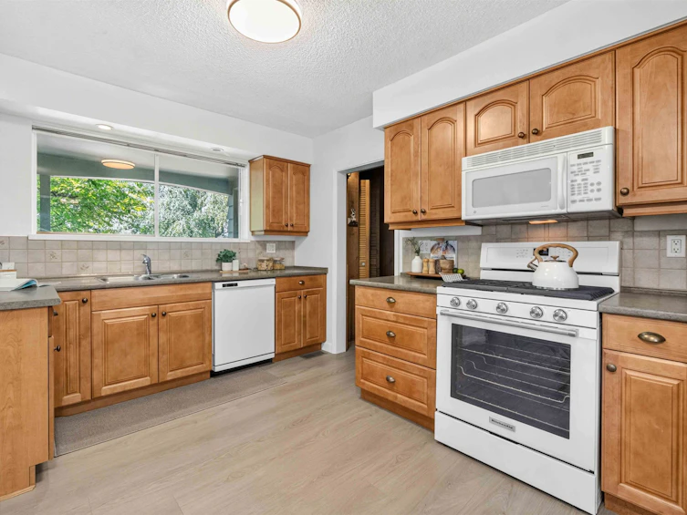 1168 Charland Avenue, Coquitlam, BC, V3K 3L1 - 13