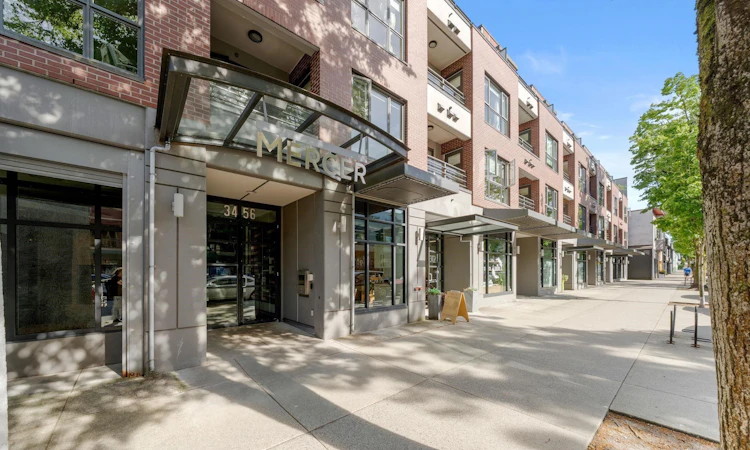 206-3456 Commercial Street