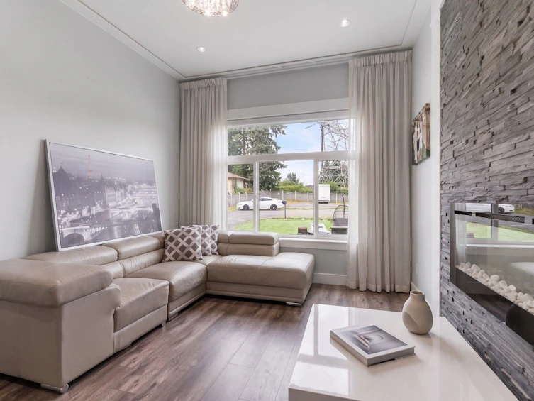 14017 110 Avenue, Surrey, BC, V3R 1Z3 - 4