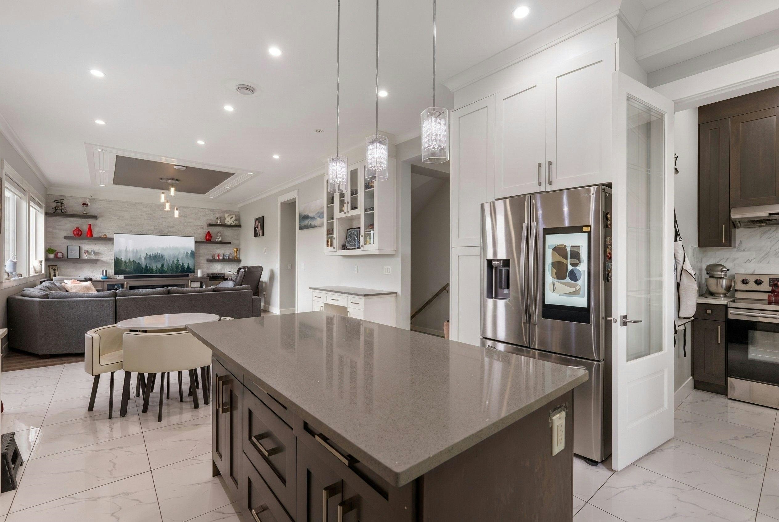 14017 110 Avenue, Surrey, BC, V3R 1Z3 - 14