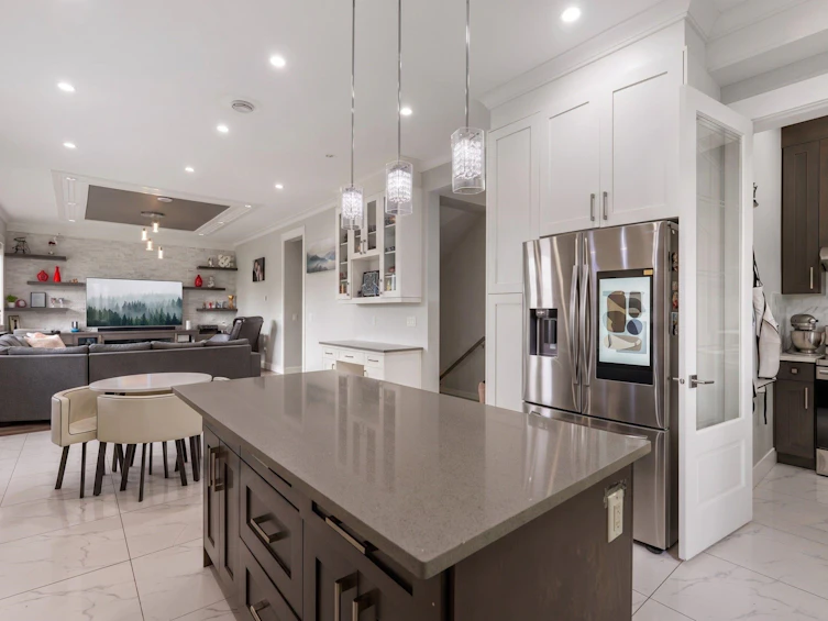 14017 110 Avenue, Surrey, BC, V3R 1Z3 - 14