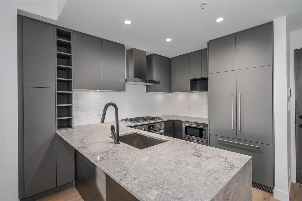 423-3131 Murray Street, Port Moody, BC, V3H 1X1 - 3