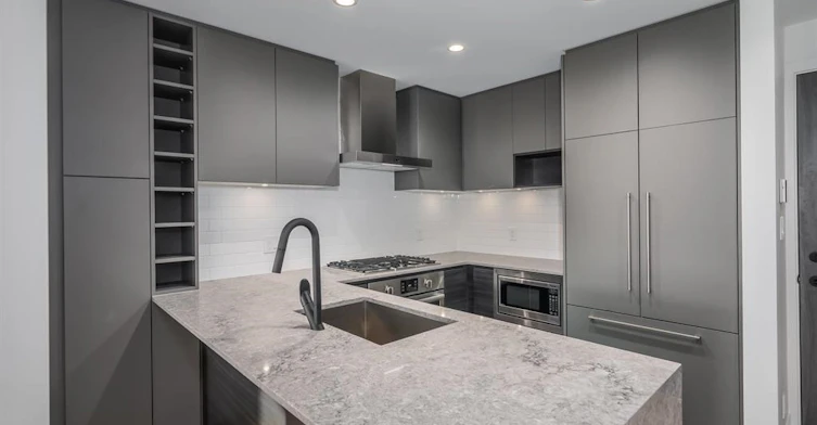 423-3131 Murray Street, Port Moody, BC, V3H 1X1 - 3