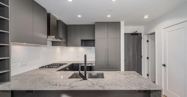 423-3131 Murray Street, Port Moody, BC, V3H 1X1 - 5