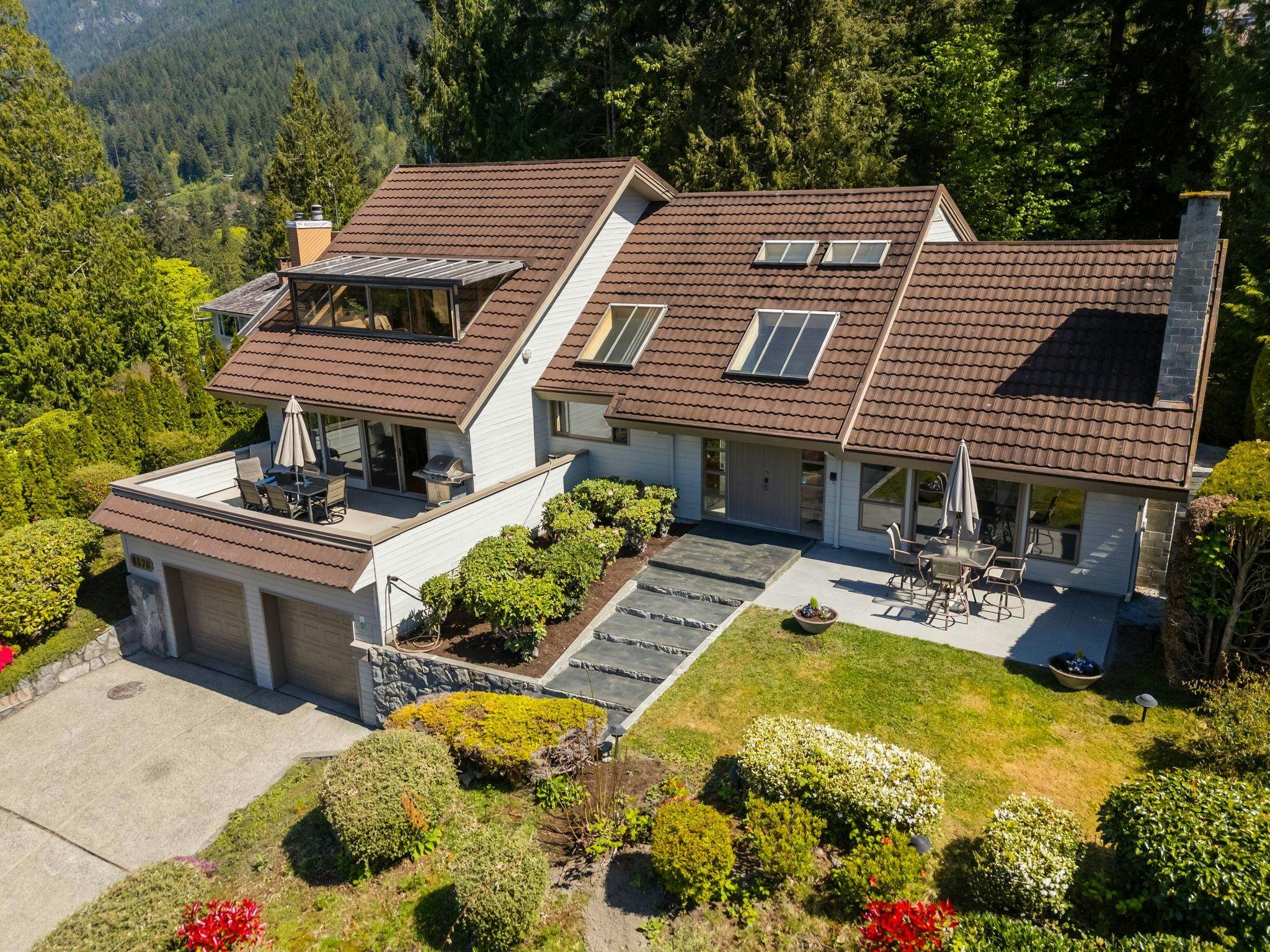 8570 Ansell Place, West Vancouver, BC, V7W 2W3