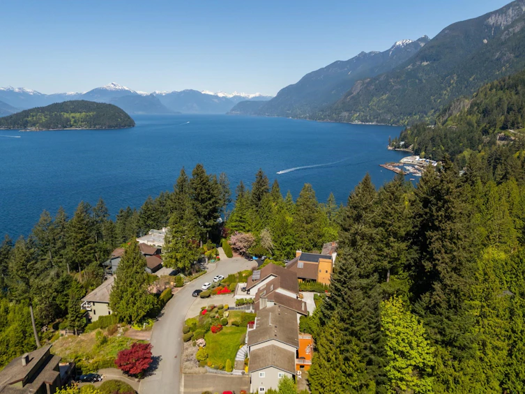8570 Ansell Place, West Vancouver, BC, V7W 2W3 - 40