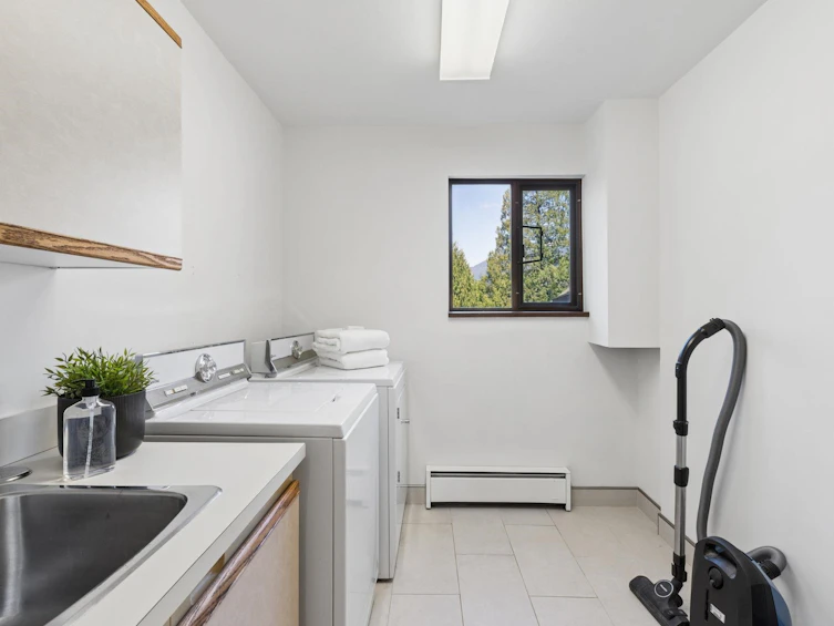8570 Ansell Place, West Vancouver, BC, V7W 2W3 - 35