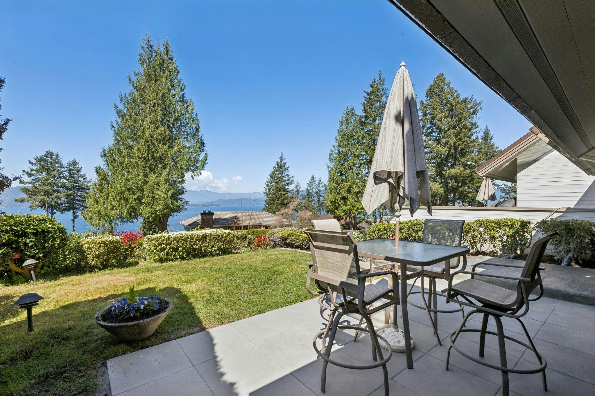 8570 Ansell Place, West Vancouver, BC, V7W 2W3 - 12