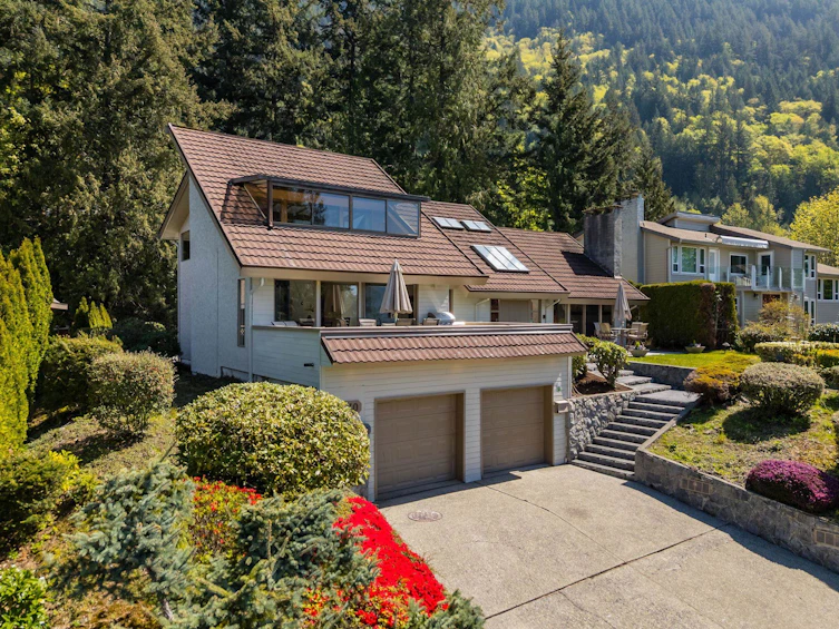 8570 Ansell Place, West Vancouver, BC, V7W 2W3 - 2