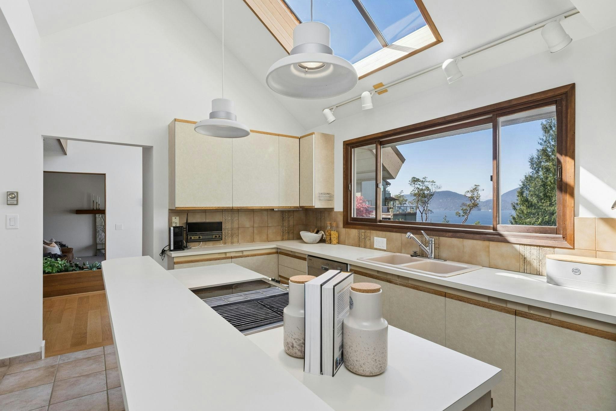 8570 Ansell Place, West Vancouver, BC, V7W 2W3 - 13