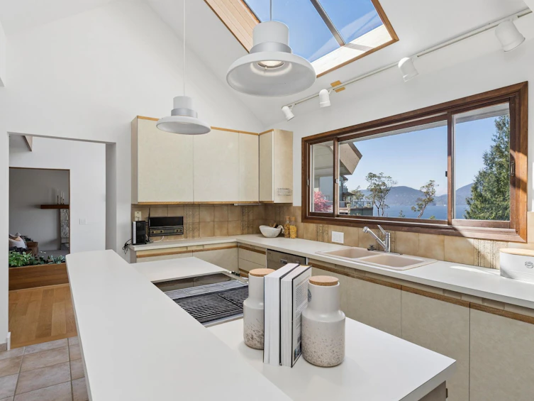 8570 Ansell Place, West Vancouver, BC, V7W 2W3 - 13