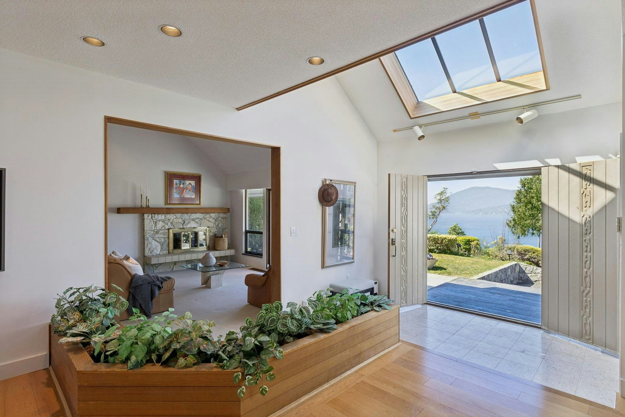 8570 Ansell Place, West Vancouver, BC, V7W 2W3 - 6